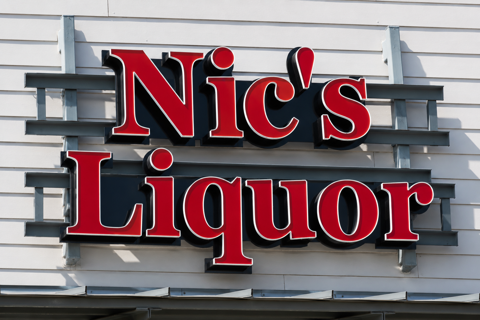 Nic’s Liquor storefront sign